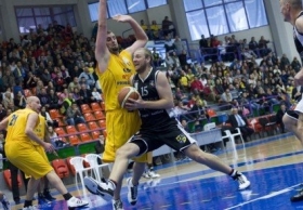 CSU Sibiu - U Mobitelco Cluj 58:61
Foto www.u-mobitelco.ro