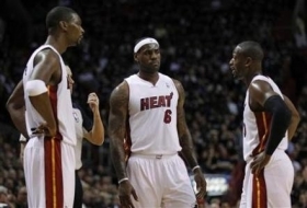 Chris Bosh, LeBron James si Dwyane Wade