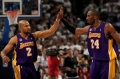 Derek Fisher, alaturi de bunul sau prieten Kobe Bryant
Foto zimbio.com